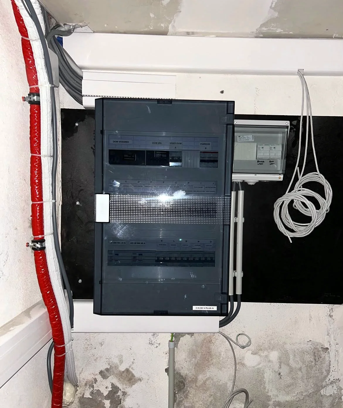 Verdeelbord met domotica in een technische ruimte